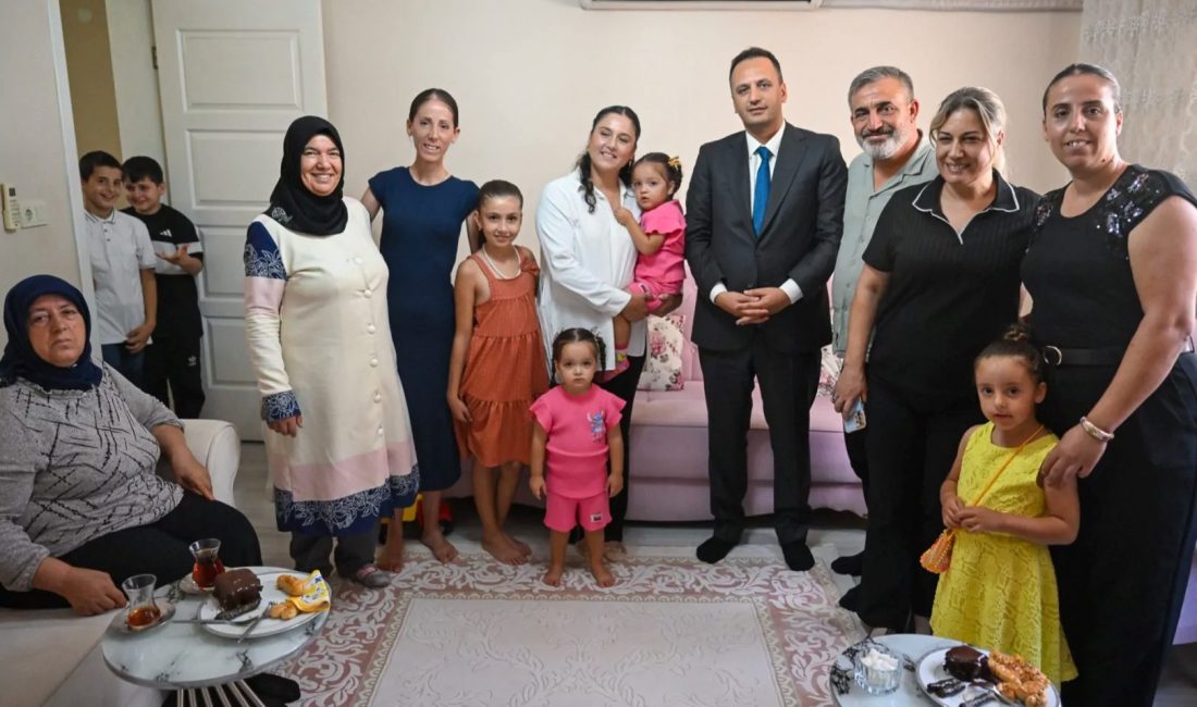 Bornova Belediye Başkanı Ömer Eşki, mahalle gezileri kapsamında Doğanlar Mahallesi