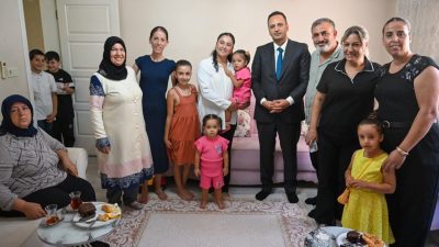 Bornova Belediye Başkanı Ömer Eşki, mahalle gezileri kapsamında Doğanlar Mahallesi