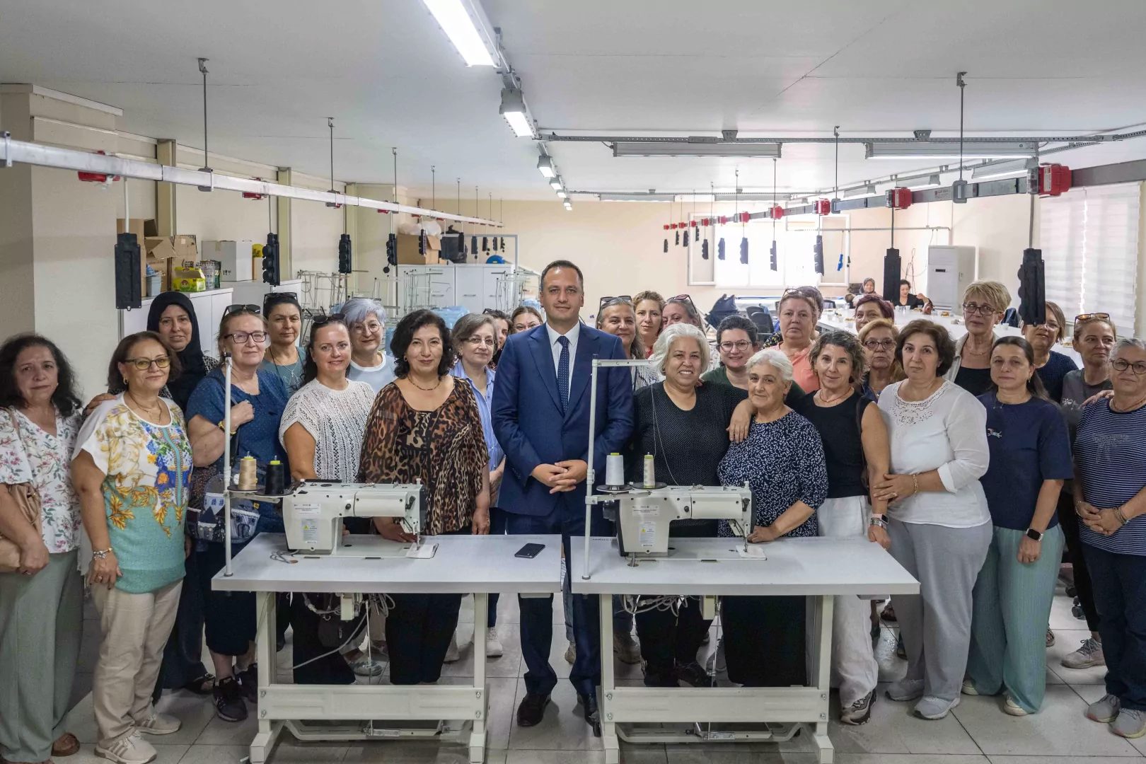 İzmir'de Bornova Belediye Başkanı Ömer Eşki, el sanatları ve ev