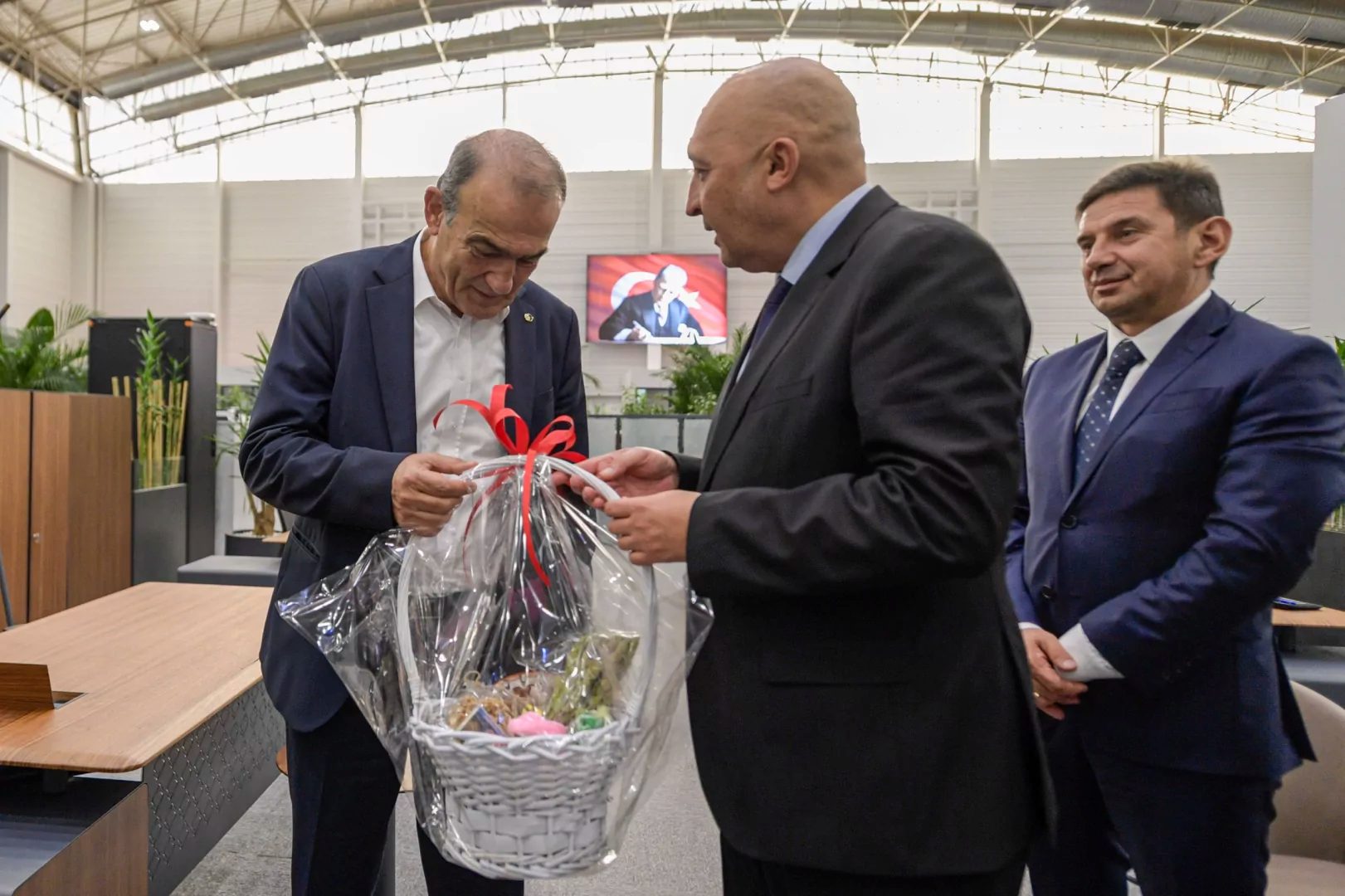 İzmir’in kardeş şehri Kırcaali’nin Belediye Başkanı Erol Mümün, İzmir Büyükşehir