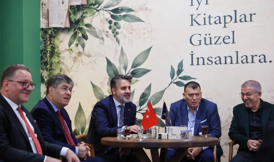 Bursa Büyükşehir Belediye Başkan Vekili Şahin Biba, Mudanya Üniversitesi’nde gençlere