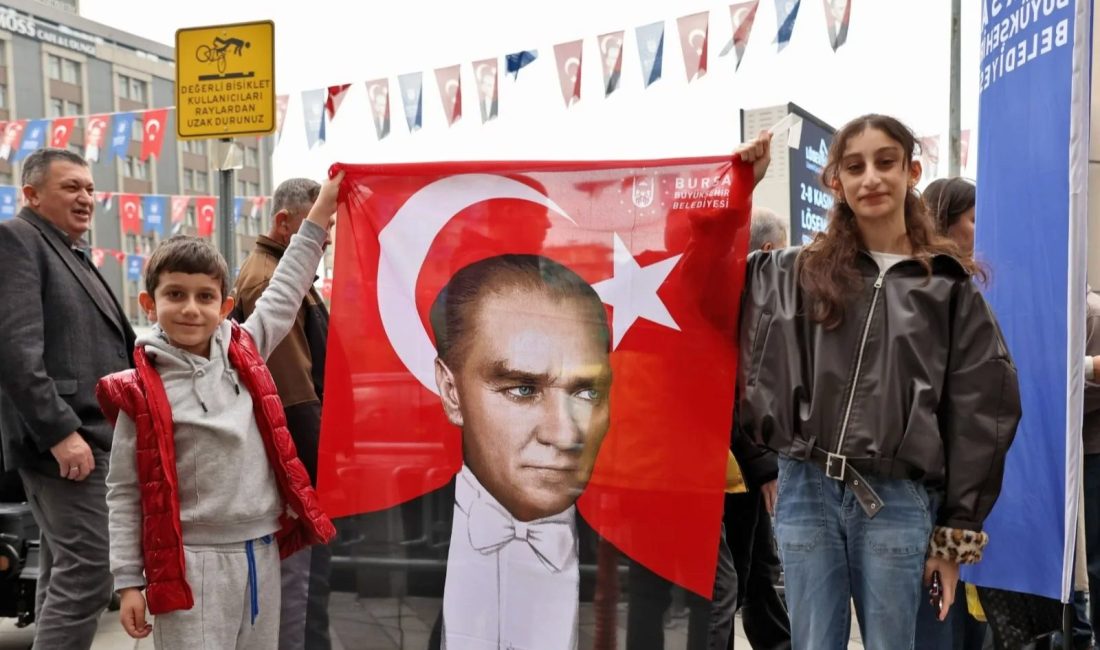Bursa Büyükşehir Belediyesi, 29 Ekim Cumhuriyet Bayramı kapsamında şehrin farklı