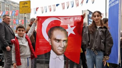 Bursa Büyükşehir Belediyesi, 29 Ekim Cumhuriyet Bayramı kapsamında şehrin farklı