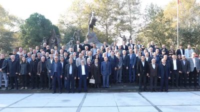 Bursa'nın İnegöl ilçesinde 19 Ekim Muhtarlar Günü dolayısıyla Atatürk Anıtı’nda
