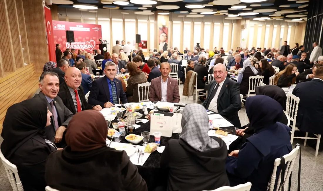 Bursa'da Osmangazi Belediye Başkanı Erkan Aydın, ilçede görev yapan muhtarlarla