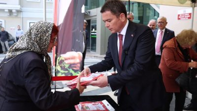 Osmangazi Belediyesi’nin 29 Ekim Cumhuriyet Bayramı etkinlikleri çerçevesinde vatandaşların yıpranan