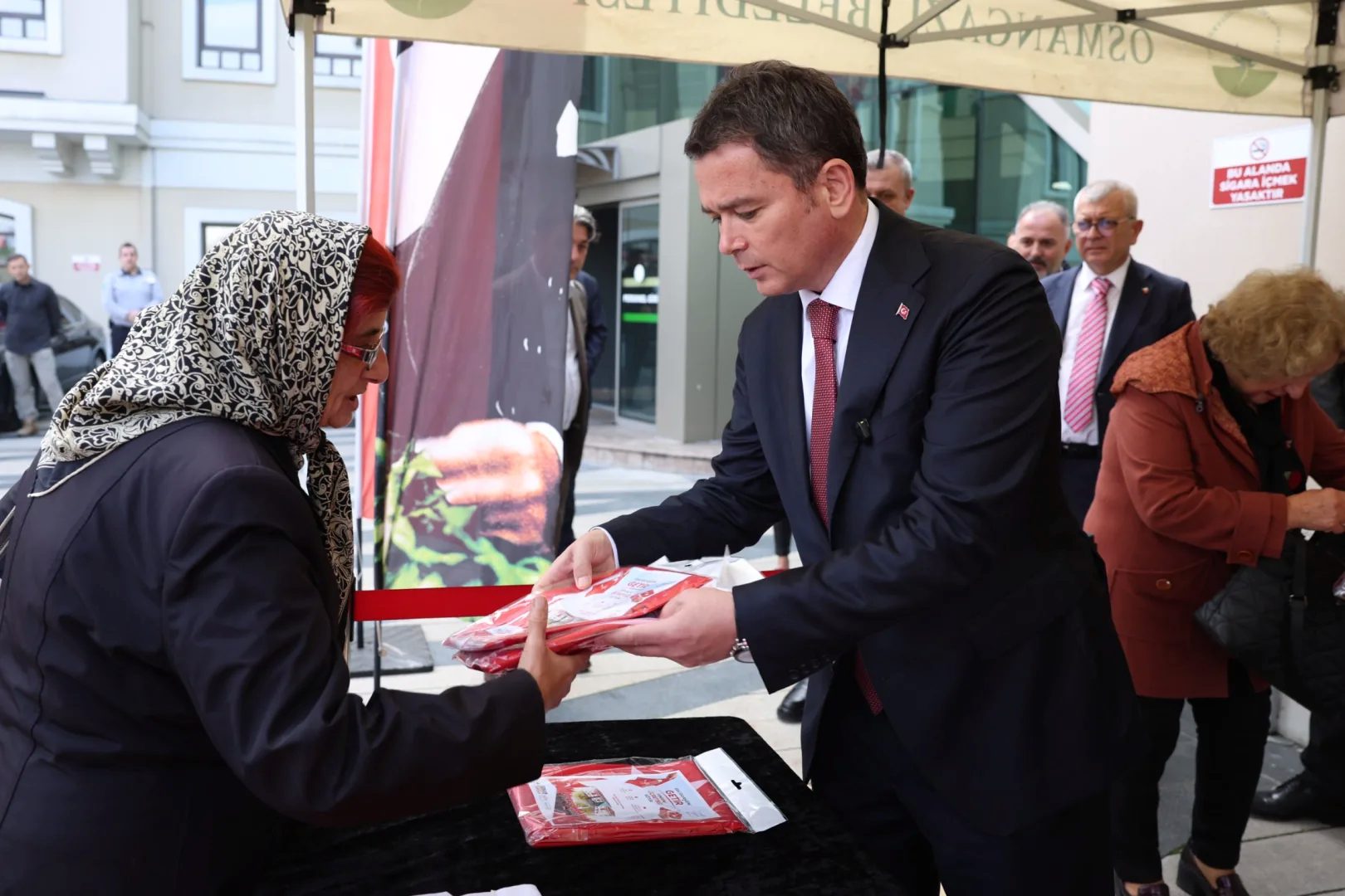 Osmangazi Belediyesi’nin 29 Ekim Cumhuriyet Bayramı etkinlikleri çerçevesinde vatandaşların yıpranan