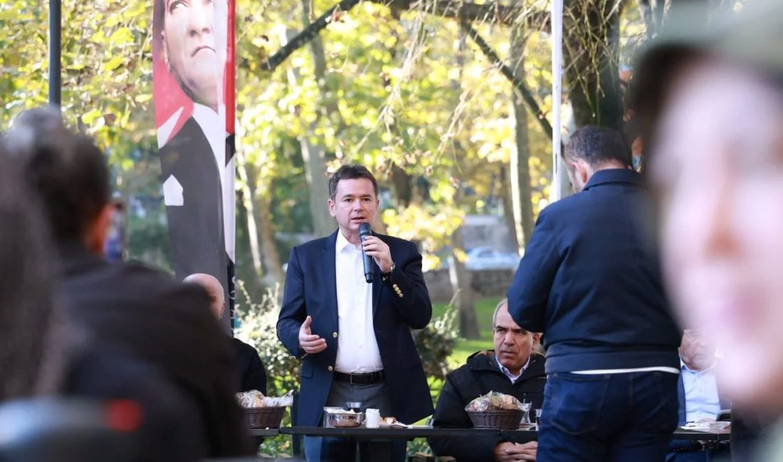 Bursa'da Osmangazi Belediye Başkanı Erkan Aydın, vatandaşlarla doğrudan iletişim kurmak,