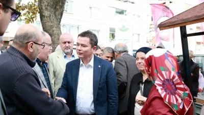 Bursa'da Osmangazi Belediye Başkanı Erkan Aydın, ilçedeki mahalleleri tek tek