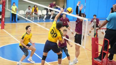 Bursa'da Yenişehir Belediyespor Erkek Voleybol Takımı, sezona fırtına gibi başladı.