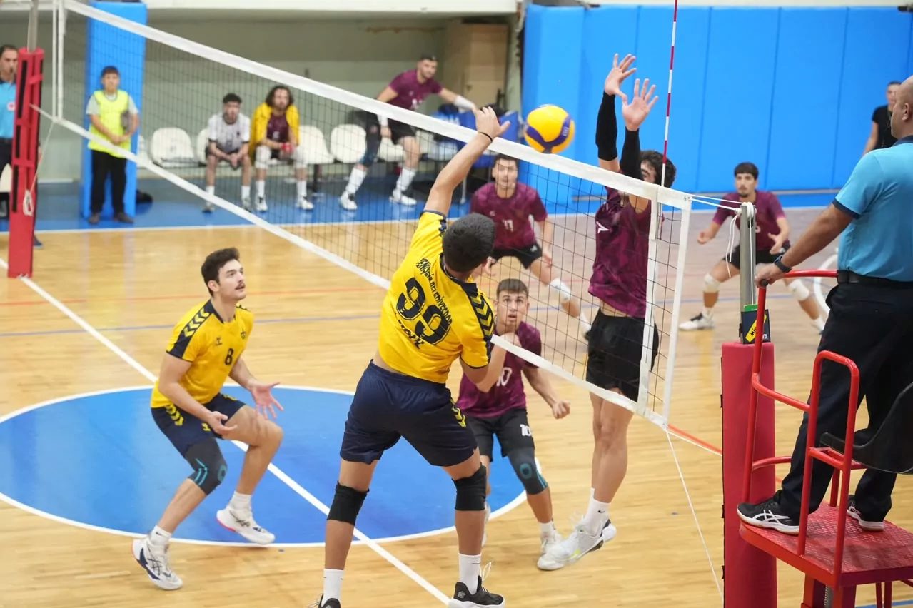 Bursa'da Yenişehir Belediyespor Erkek Voleybol Takımı, sezona fırtına gibi başladı.