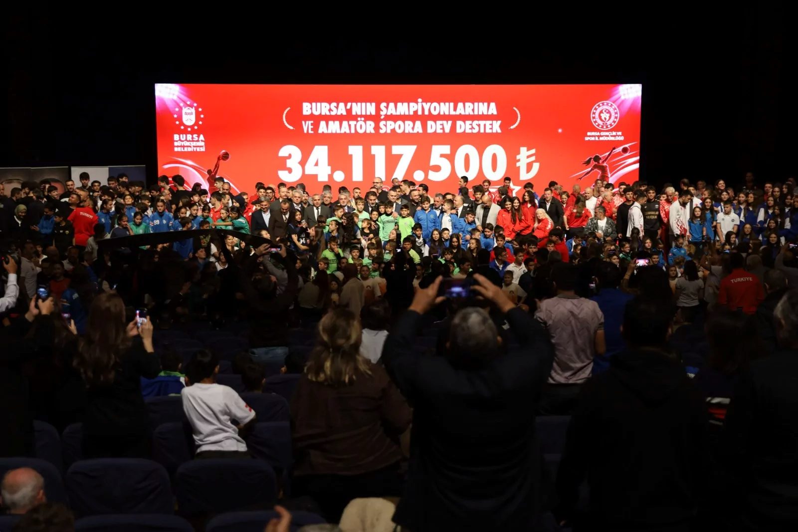Bursa Büyükşehir Belediyesi tarafından düzenlenen ‘Amatör Spor Kulüplerine Destek ve
