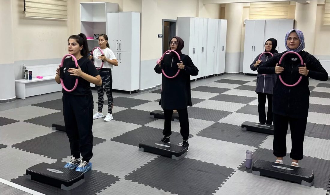 Çayırova Belediyesi’nin ilçedeki kadınlara yönelik açtığı pilates kursları büyük ilgi