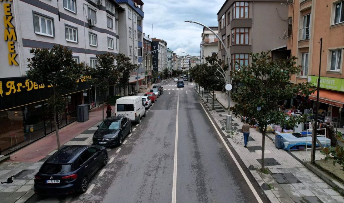 Kocaeli Büyükşehir Belediyesi, Çayırova’nın önemli ulaşım güzergâhlarından Adnan Kahveci Caddesi’ni