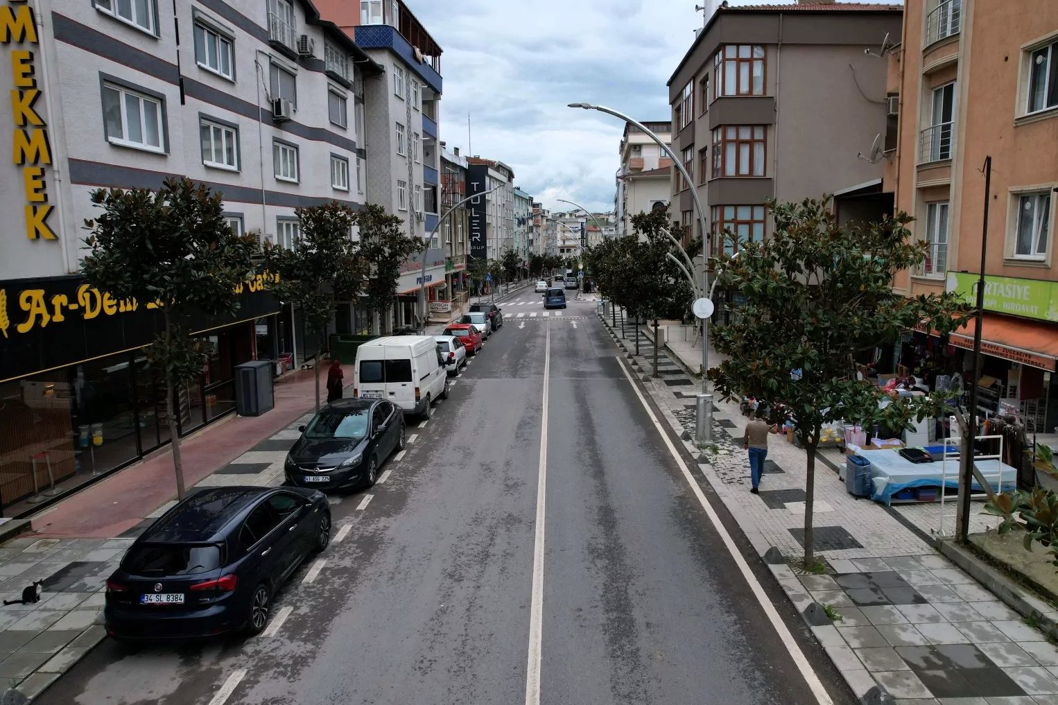 Kocaeli Büyükşehir Belediyesi, Çayırova’nın önemli ulaşım güzergâhlarından Adnan Kahveci Caddesi’ni