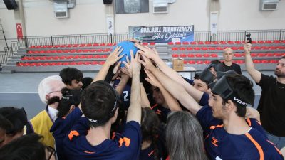 Çiğli Belediyesi Atatürk Kapalı Spor Salonu’nda gerçekleştirilen Goalball Turnuvası’nda görme