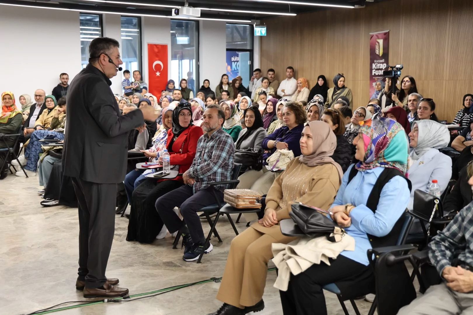 Uluslararası 16. Kocaeli Kitap Fuarı’nda “Son Kale: Aile” söyleşisiyle okurlarla