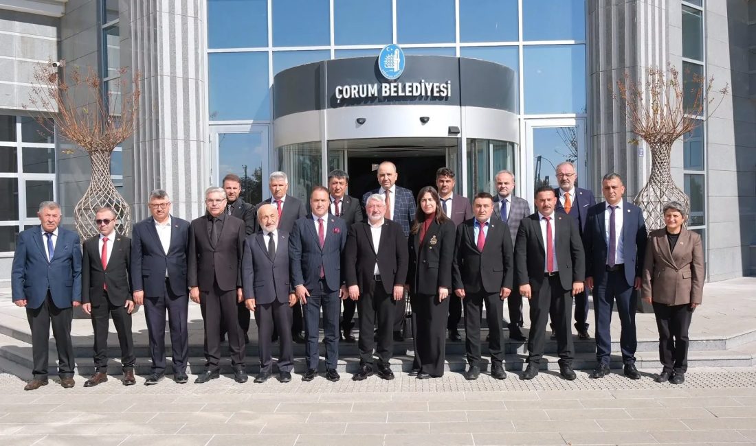 Çorum Belediye Başkanı Halil İbrahim Aşgın, muhtarlarla bir araya gelerek