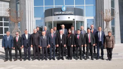 Çorum Belediye Başkanı Halil İbrahim Aşgın, muhtarlarla bir araya gelerek