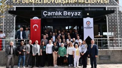 Denizli Büyükşehir Belediye Başkanı Bülent Nuri Çavuşoğlu, basın mensuplarıyla bir