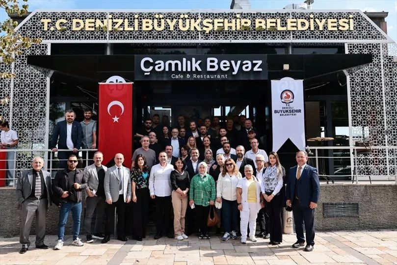 Denizli Büyükşehir Belediye Başkanı Bülent Nuri Çavuşoğlu, basın mensuplarıyla bir