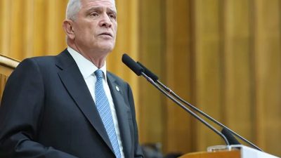 İYİ Parti Genel Başkanı Müsavat Dervişoğlu, partisinin TBMM'deki grup toplantısındai