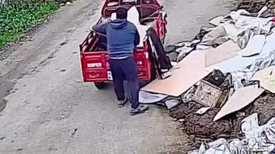 Düzce’nin Çay Mahallesi’nde boş araziye atık döken bir kişi, kameralara