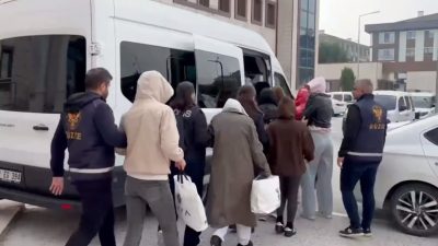 Düzce’de masaj salonlarında fuhuş yapıldığı yönündeki ihbarlar üzerine düzenlenen operasyonda