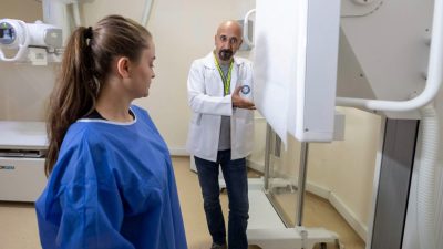 İzmir Büyükşehir Belediyesi Eşrefpaşa Hastanesi Buca Semt Polikliniği’nde fizik tedavi