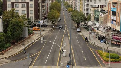 Gaziantep Büyükşehir Belediyesi, kentin en yoğun ulaşım akslarından Üniversite Bulvarı