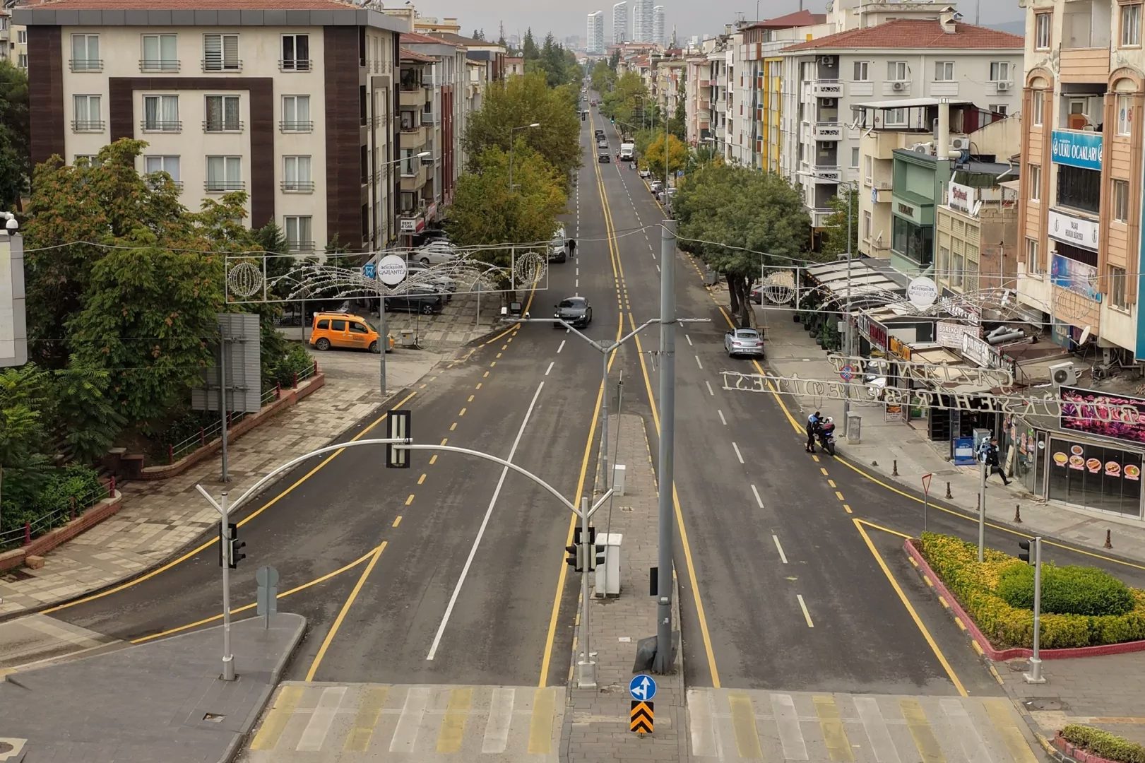 Gaziantep Büyükşehir Belediyesi, kentin en yoğun ulaşım akslarından Üniversite Bulvarı