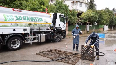 Gebze Belediyesi Fen İşleri Müdürlüğü ekipleri, meteorolojinin sağanak yağış uyarıları