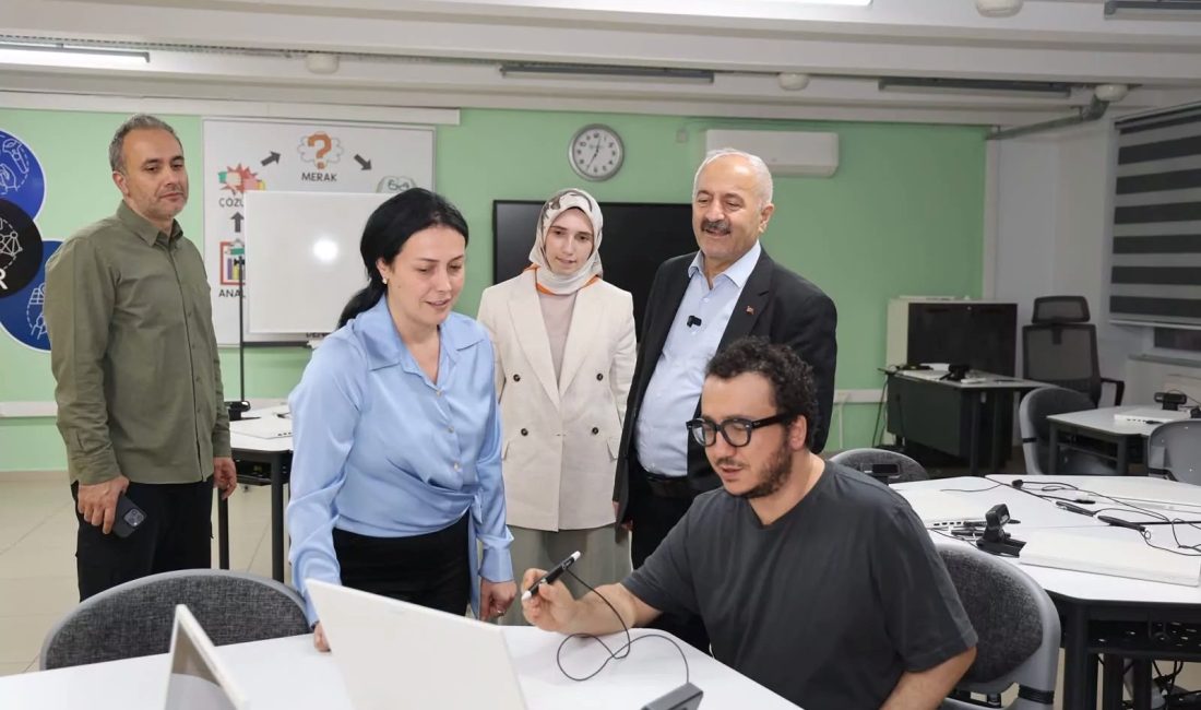 Gebze Belediyesi’nin Kültür Sanat Etkinlikleri kapsamında Prof. Dr. Oytun Erbaş,