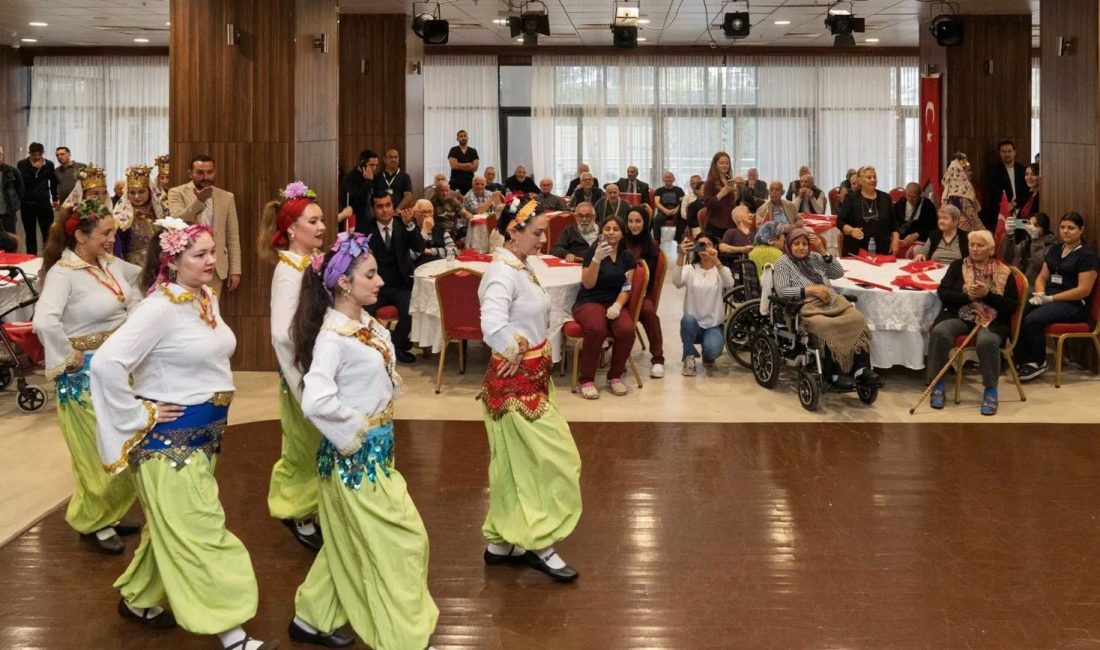 İzmir Büyükşehir Belediyesi Zübeyde Hanım Huzurevi’nde 29 Ekim Cumhuriyet Bayramı