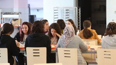 İBB, eğitim hayatının her aşamasında öğrencilerin yanında olmaya devam ediyor.