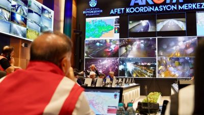 İstanbul Büyükşehir Belediye Başkan Vekili Nuri Aslan, 2 kişinin hayatını