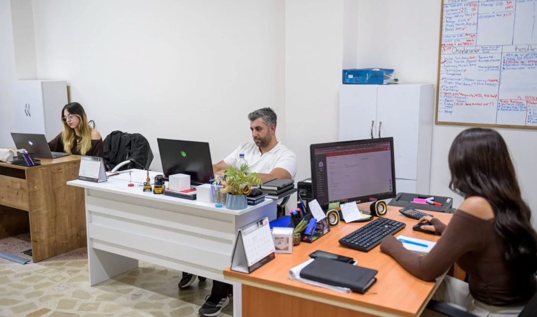 İzmir Büyükşehir Belediyesi’nin iş arayanlarla işverenleri buluşturduğu İş’te İzmir platformu,