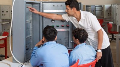 İzmir Büyükşehir Belediyesi Meslek Fabrikası bünyesindeki İş’te İzmir platformu, iş