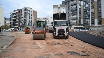 Bornova genelinde yol yapım, kaldırım, refüj ve çevre düzenleme çalışmalarını
