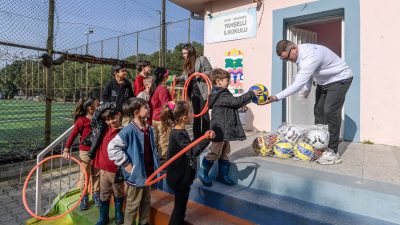 İzmir Büyükşehir Belediyesi, çocukların spor olanaklarına eşit erişimini desteklemek amacıyla