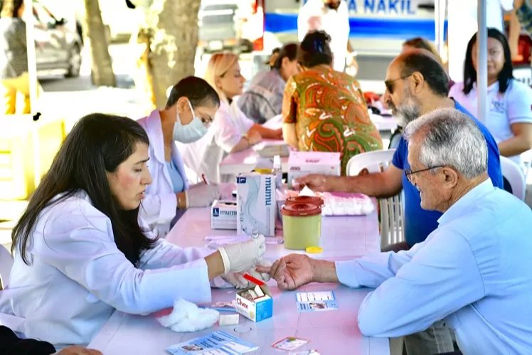 İzmir Çiğli Belediyesi, vatandaşların sağlık hizmetlerine erişimini kolaylaştıran çalışmalarını sürdürüyor.