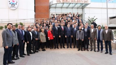 AK Parti Genel Sekreteri ve İzmir Milletvekili Eyyüp Kadir İnan,