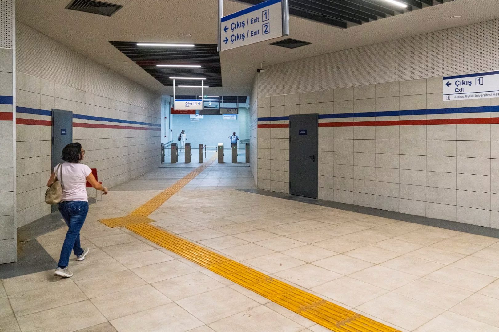 İzmir Büyükşehir Belediyesi, araç ve yaya trafiğinin yoğun olduğu İzmir