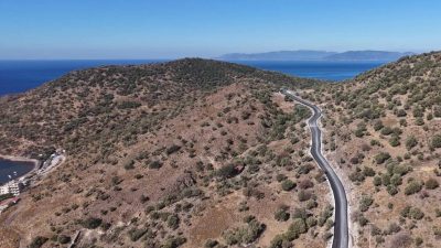 İzmir Büyükşehir Belediyesi, kuzey ilçelerinde yol yenileme çalışmalarını sürdürüyor. Bergama’da