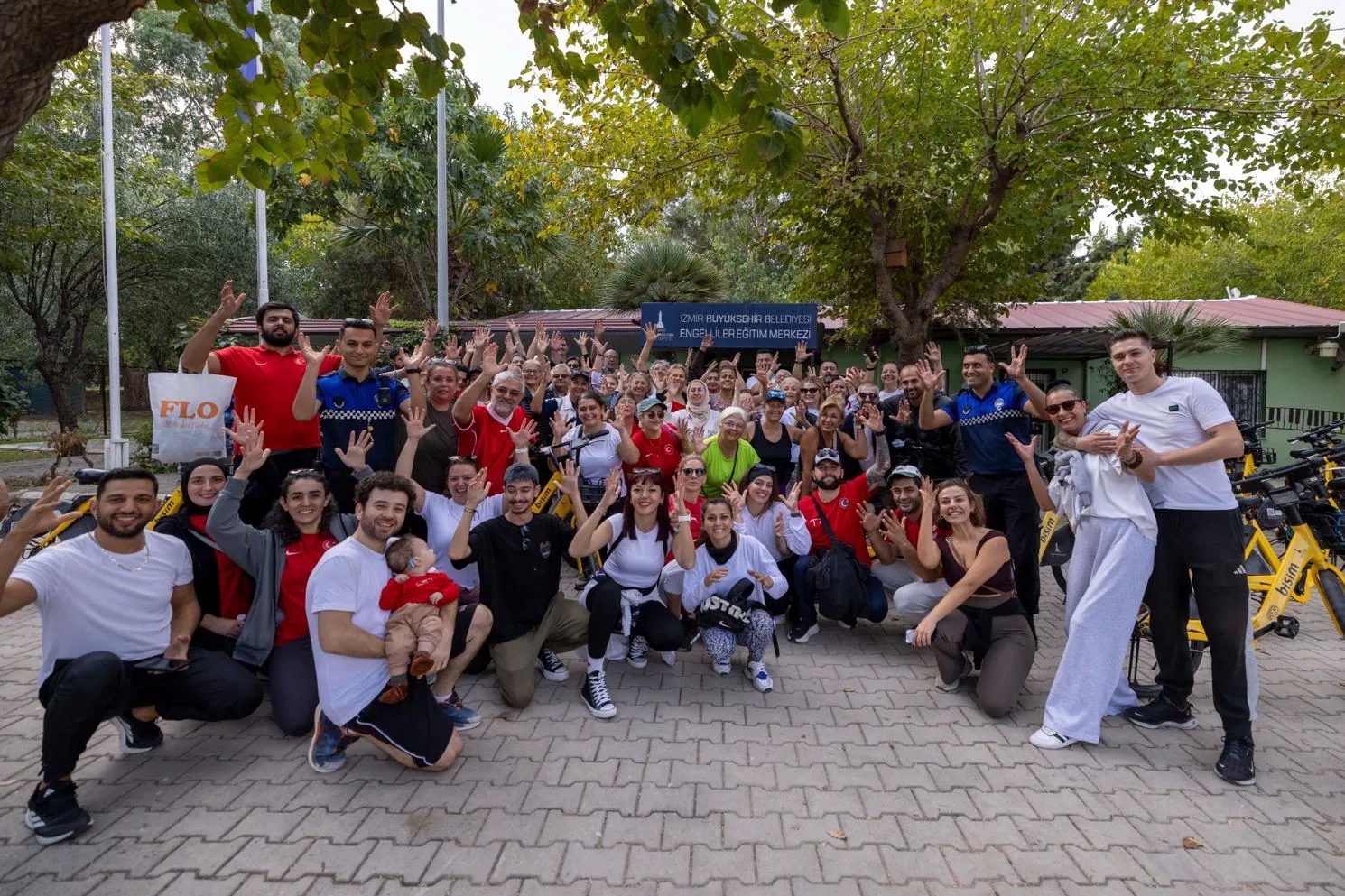 İzmir Büyükşehir Belediyesi, 29 Ekim Cumhuriyet Bayramı etkinlikleri kapsamında sağır