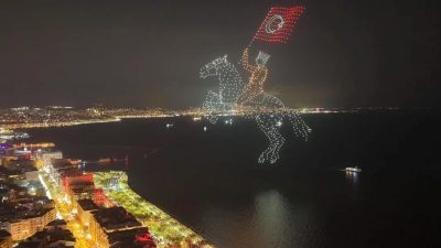 İzmir’de 29 Ekim Cumhuriyet Bayramı, fener alayı, bin dronla gerçekleştirilen