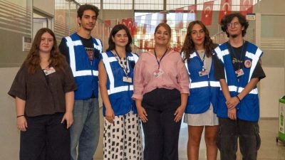 İzmir Büyükşehir Belediyesi Sağlık Gönüllüleri Projesi, ikinci yılında büyüyerek yoluna