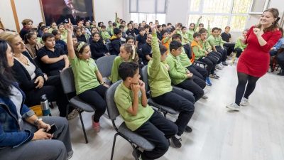 İzmir Büyükşehir Belediyesi, iklim ve çevre bilincini çocuklarla büyütüyor. Geçen