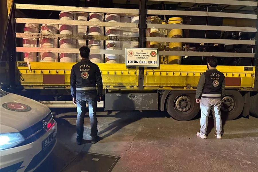 Ticaret Bakanlığı ekipleri, İzmir’in Kemalpaşa ilçesinde kaçak makaron üretimi yapan