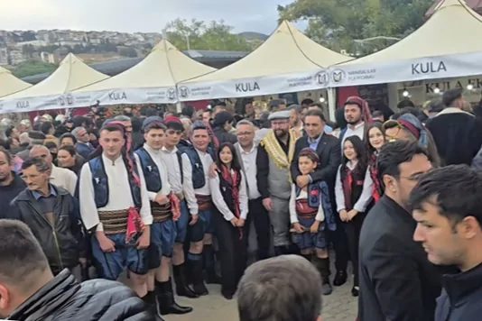 Manisalılar Platformu tarafından İzmir’in Bornova ilçesinde düzenlenen Manisa Kültür ve